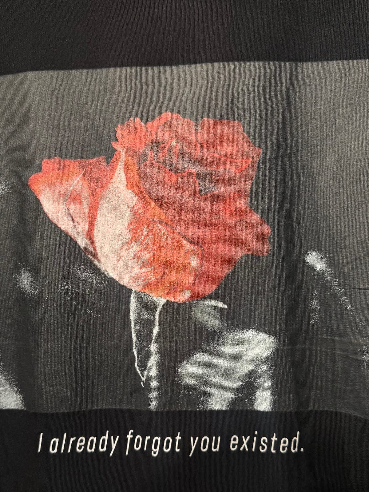 RED ROSE GRAPHIC T-SHIRT — 3